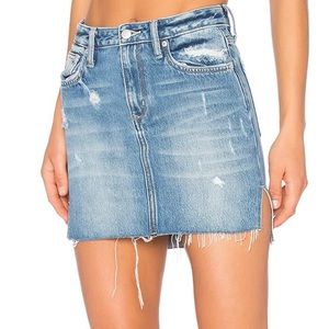 REVOLVE ELIJAH MINI JEAN SKIRT IN BAXTER SIZE 25
LOVERS AND FRIENDS
